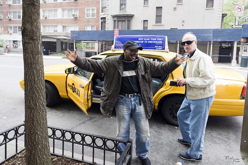 20080502_125255 D3 F  FS .jpg - Surprised NYC cabbie by my camera